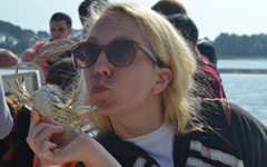 REU student Natalie Ross gets up close and personal with a blue crab.